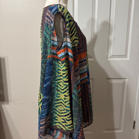 Blue and Green Boxy Tunic with Cut Out Details, size 26/28W - Picture 7 of 9